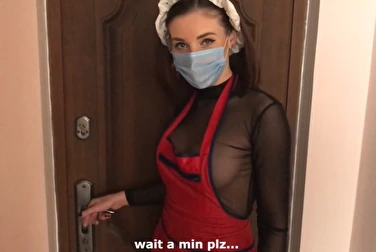 В этой гостинице всё для гостей — даже горничная без трусов